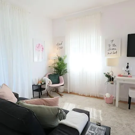 Διαμέρισμα Center Lovely *
